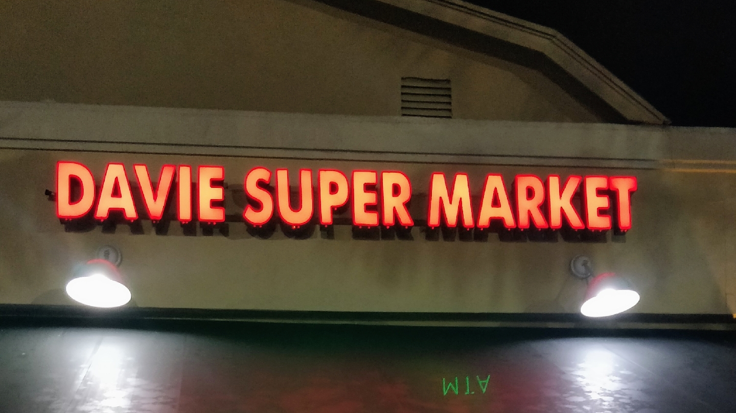 Davie Super Market