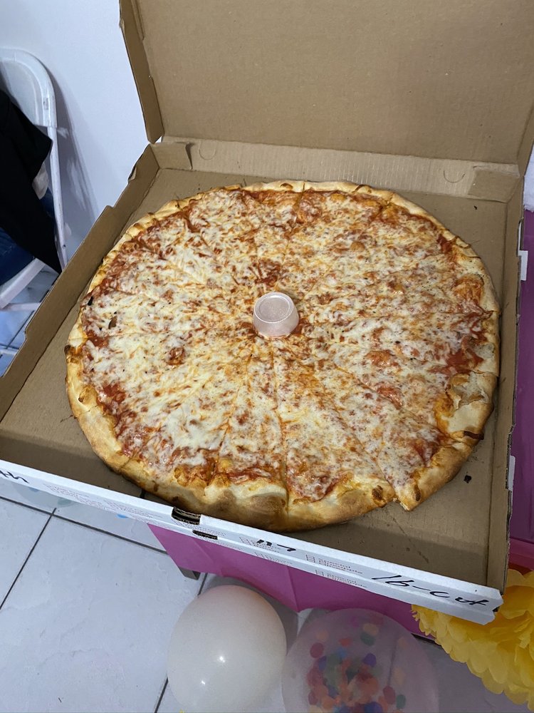 Giant Pizza 7019 Taft St, Hollywood