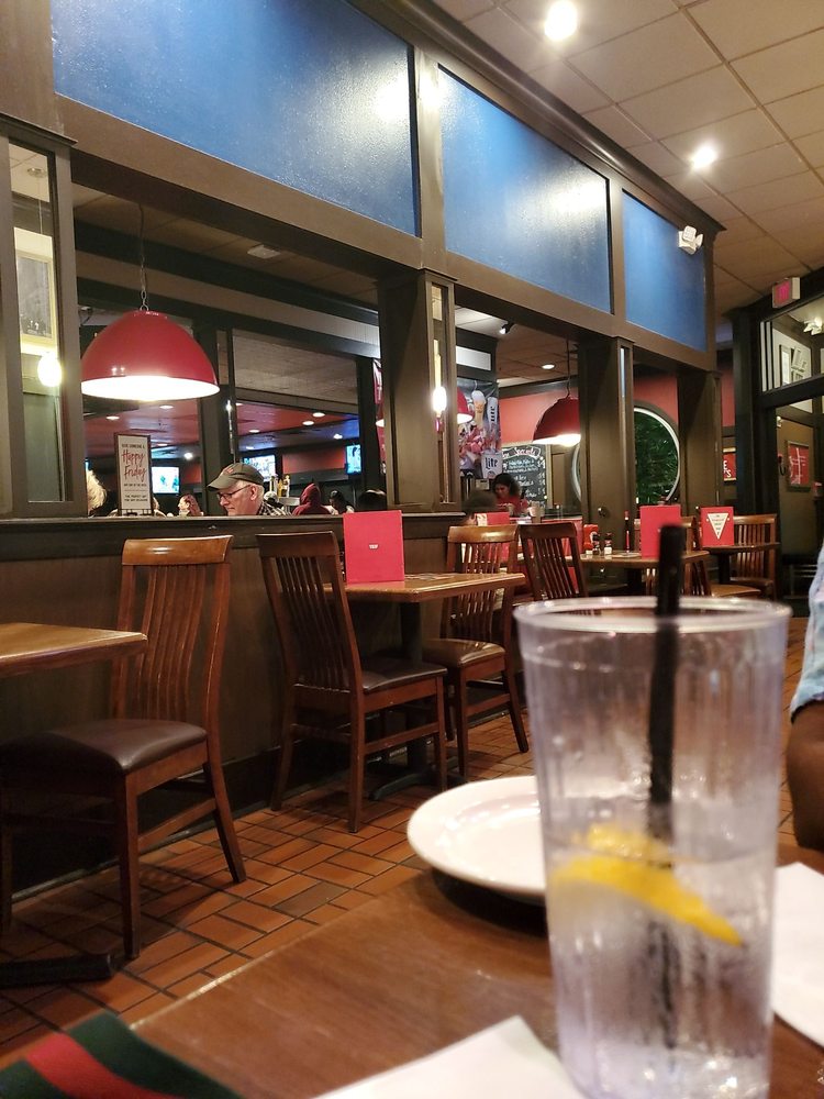 TGI Fridays 2940 Oakwood Blvd, Hollywood