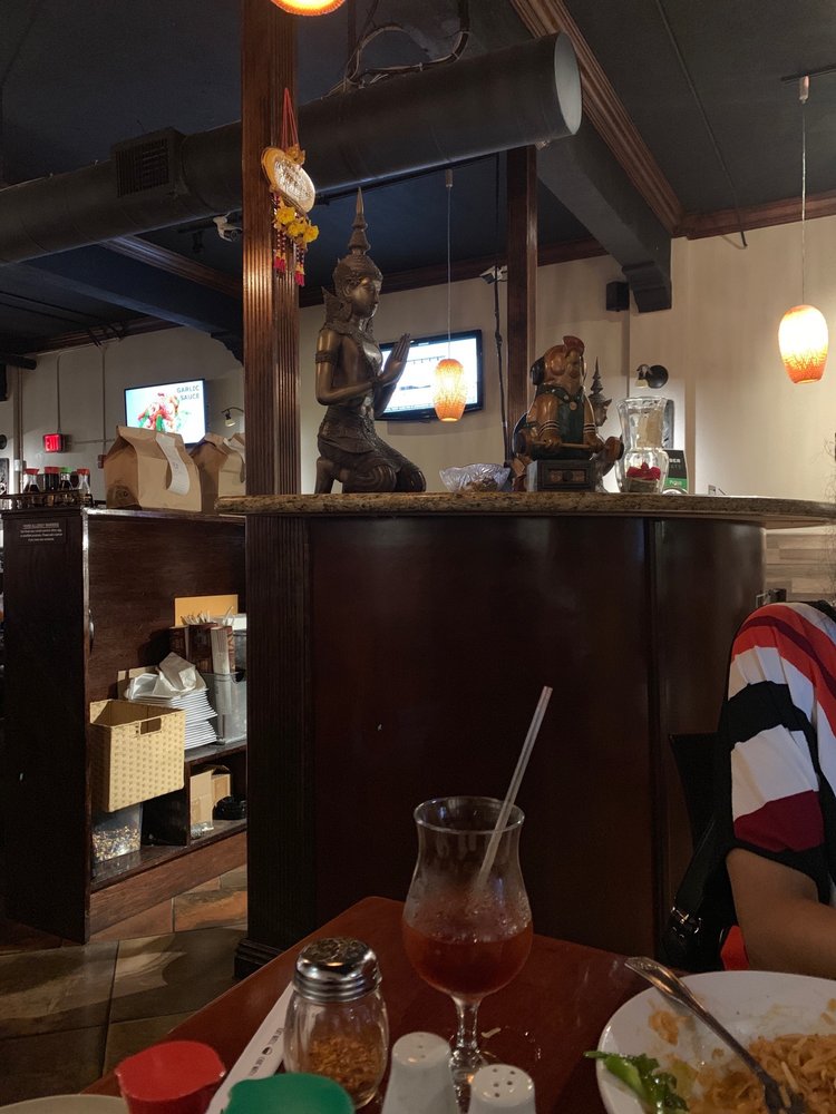 Nakorn Thai & Sushi 1935 Harrison St #5017, Hollywood