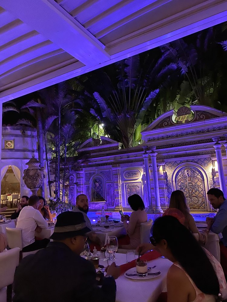 Gianni's At The Former Versace Mansion 1116 Ocean Dr, Miami Beach