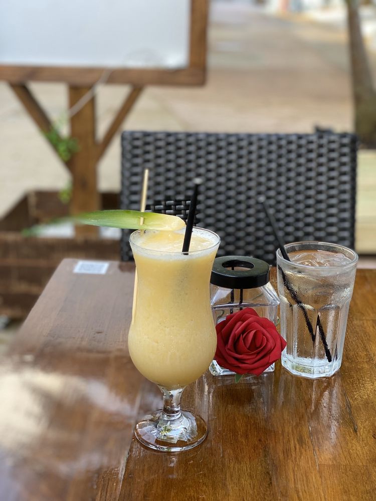 Kansas Bar & Grill Restaurant 647 Lincoln Rd, Miami Beach