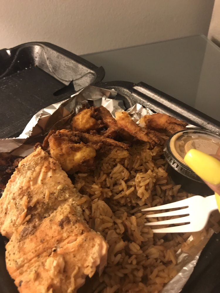 Big Daddy Conch 16210 NW 22nd Ave, Miami Gardens