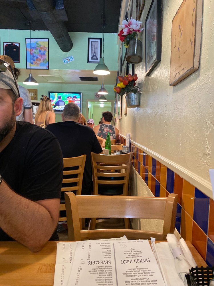 Cafe croissant 1684 Coral Way, Miami