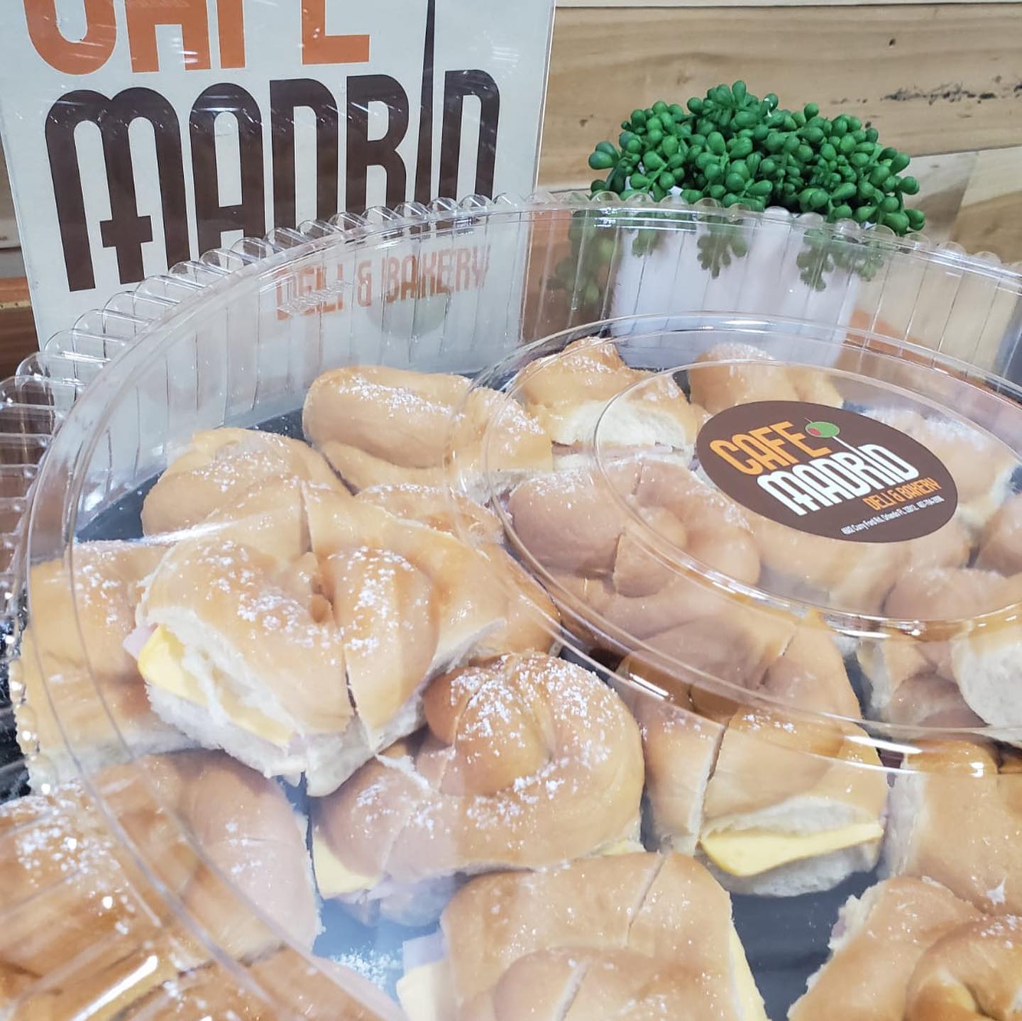 Café Madrid Deli & Bakery 4502 Curry Ford Rd, Orlando