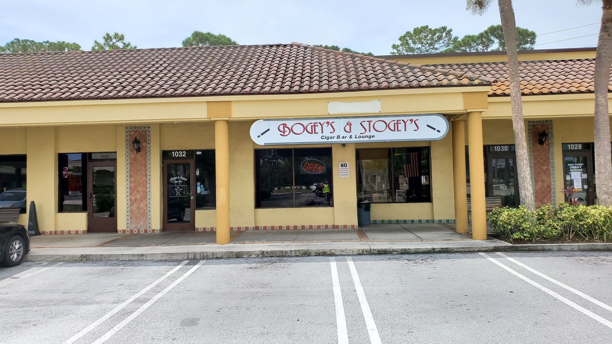 Bogey's & Stogey's Cigar Shoppe Lounge