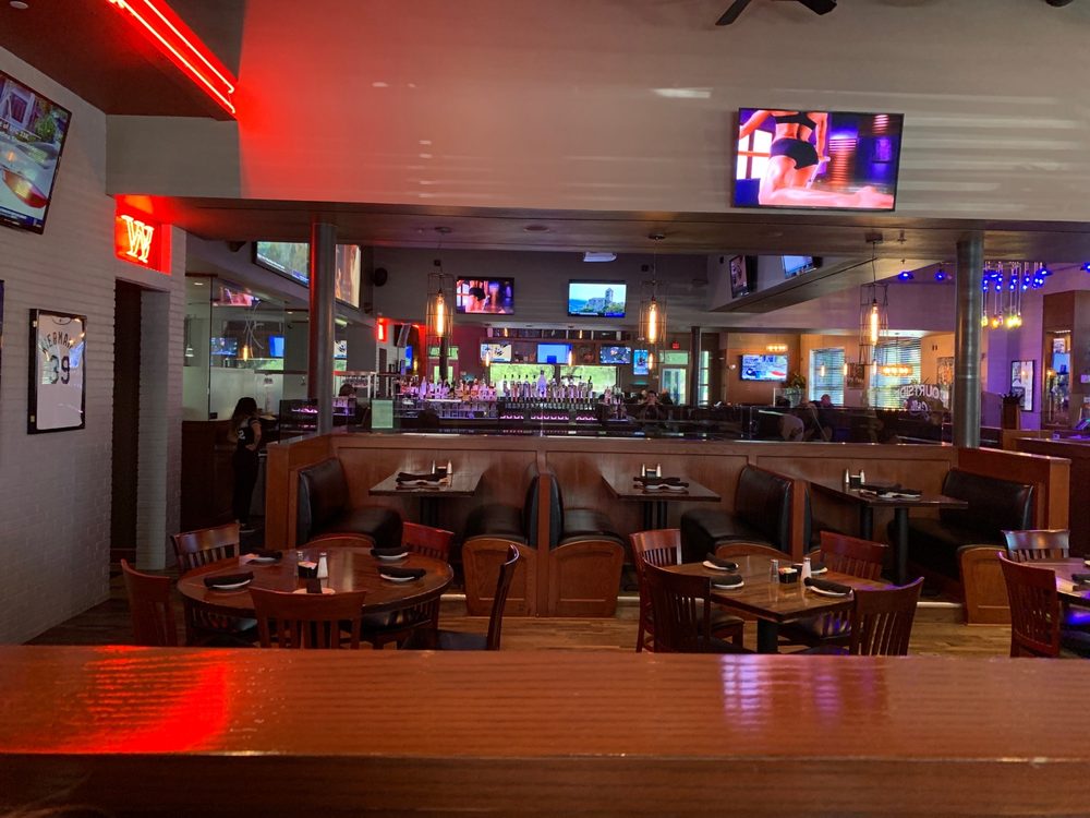 Courtside Grille 110 Fountain Pkwy N, St. Petersburg