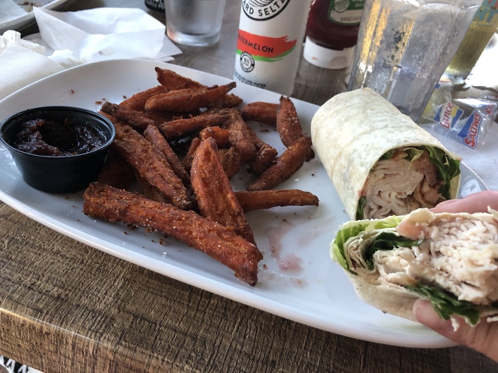 Gecko’s Grill & Pub 1900 Hillview St, Sarasota