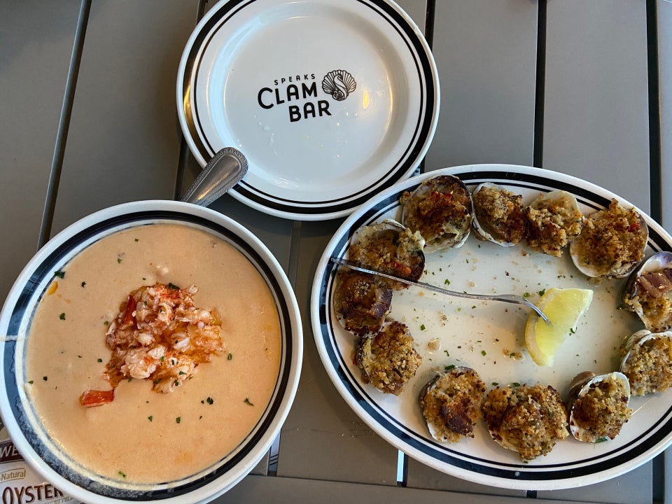Speaks Clam Bar - Italian & Seafood - St Armands 29 N Boulevard of the Presidents, Sarasota