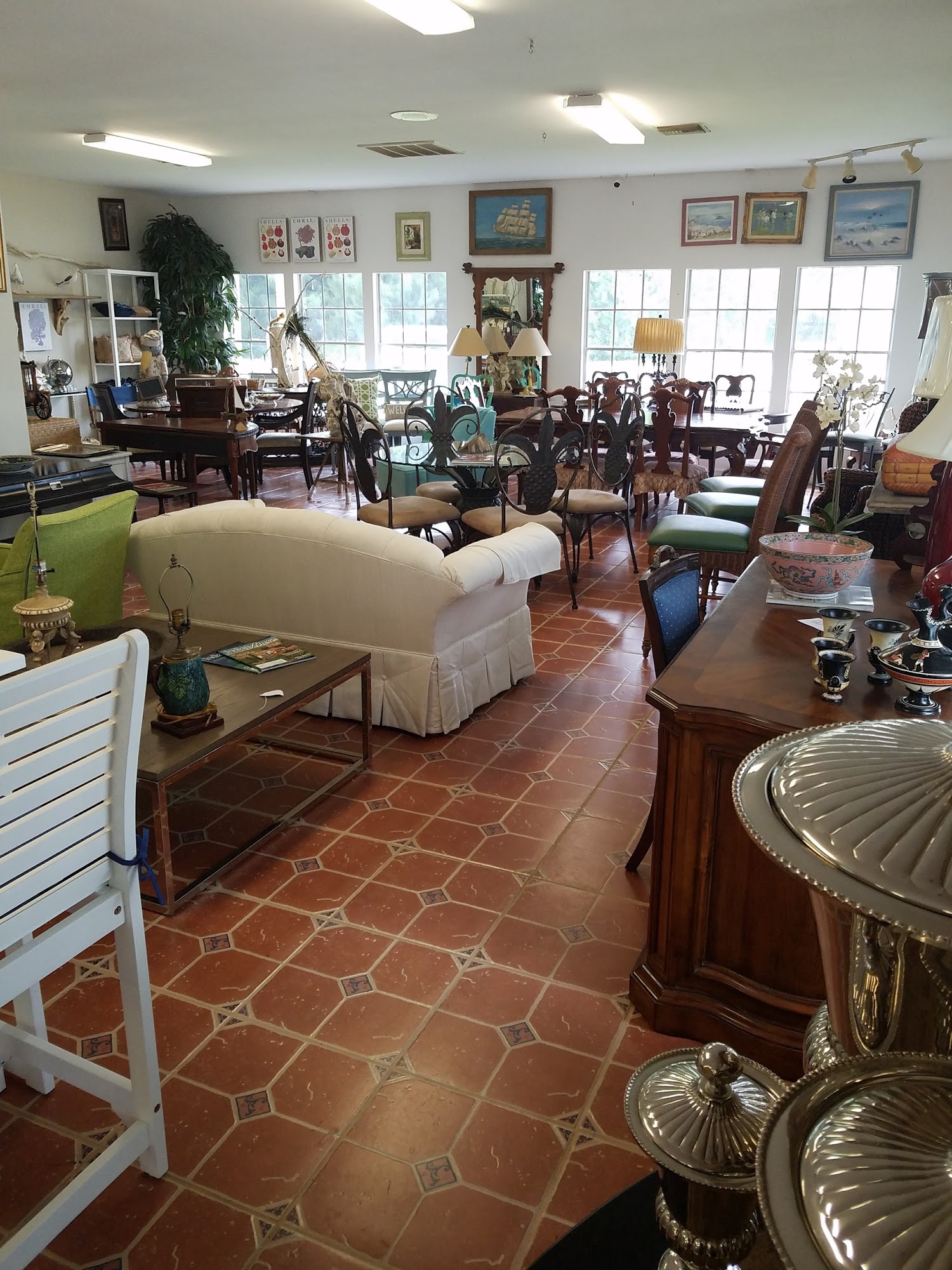 Fantastic Finds Consignments Furniture and Art Gallery