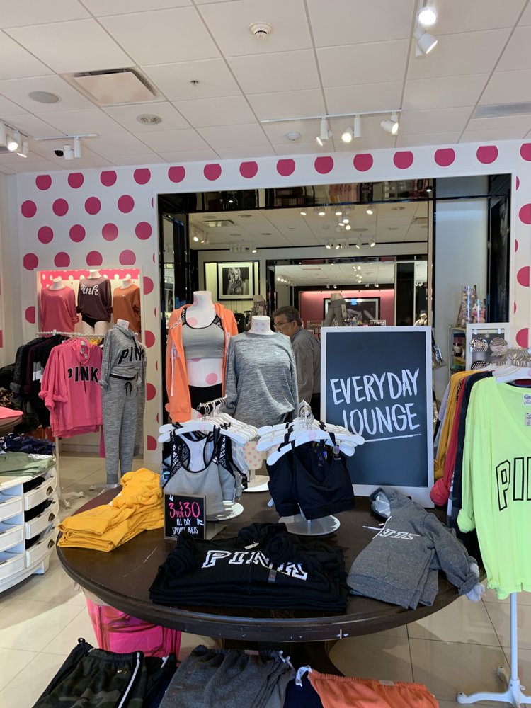 Victoria's Secret 700 S Rosemary Ave, West Palm Beach