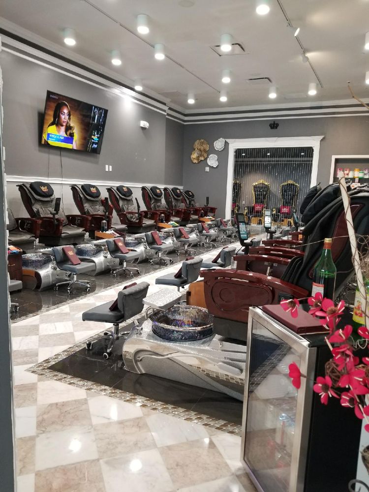 Royal Nails & Day Spa 4757 The Grove Dr Suite 132, Windermere
