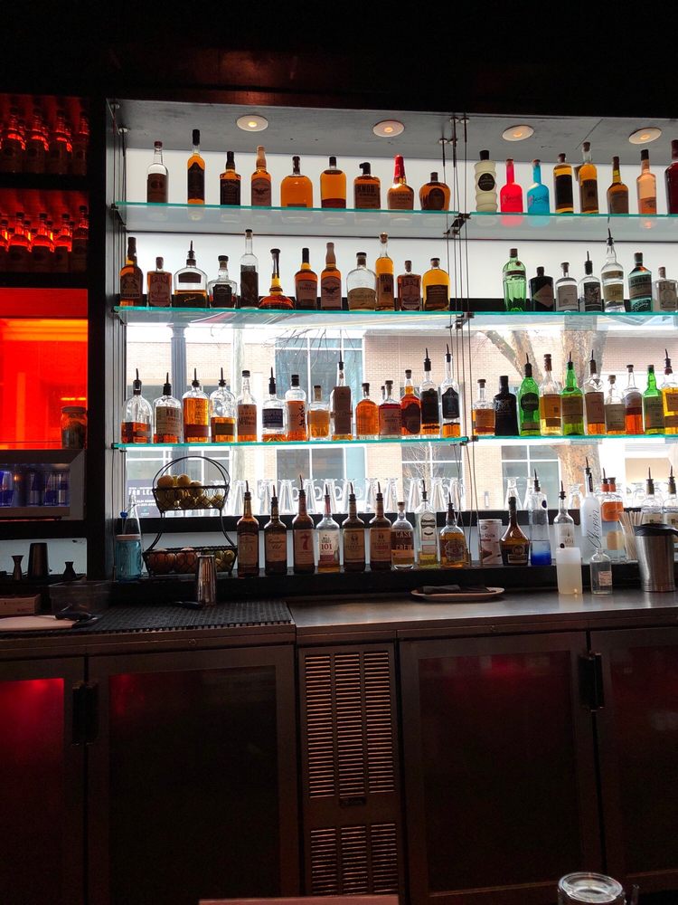 Marlow's Tavern 950 W Peachtree St NW #215, Atlanta