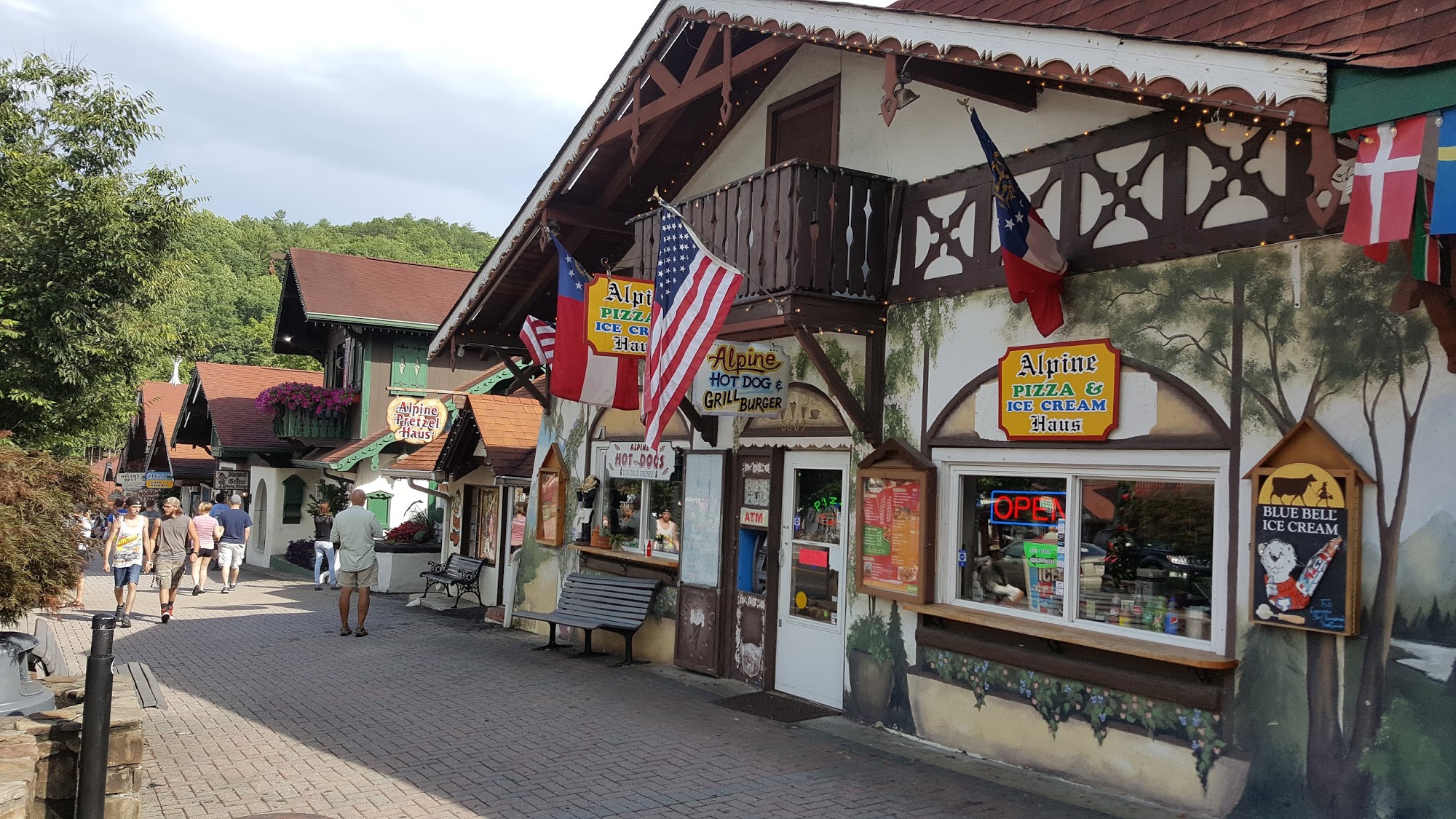 where-to-eat-the-best-hot-dogs-near-helen-ga-2024-restaurantji