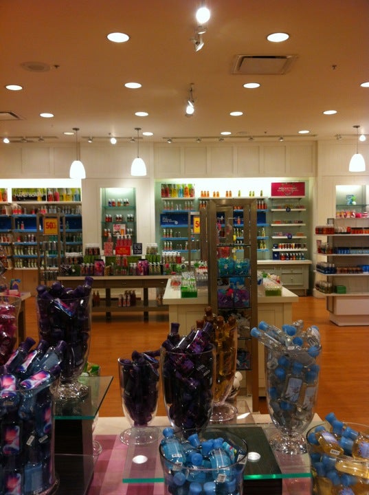 Bath & Body Works 400 Ernest W Barrett Pkwy NW, Kennesaw
