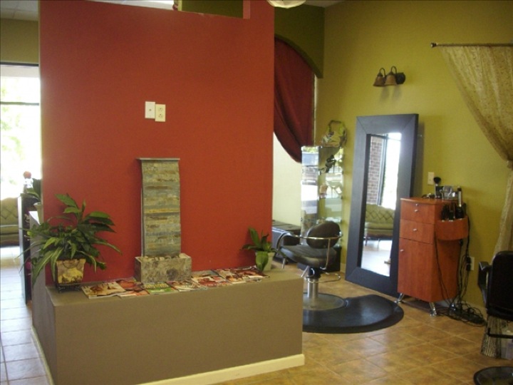 Hair I Go Salon