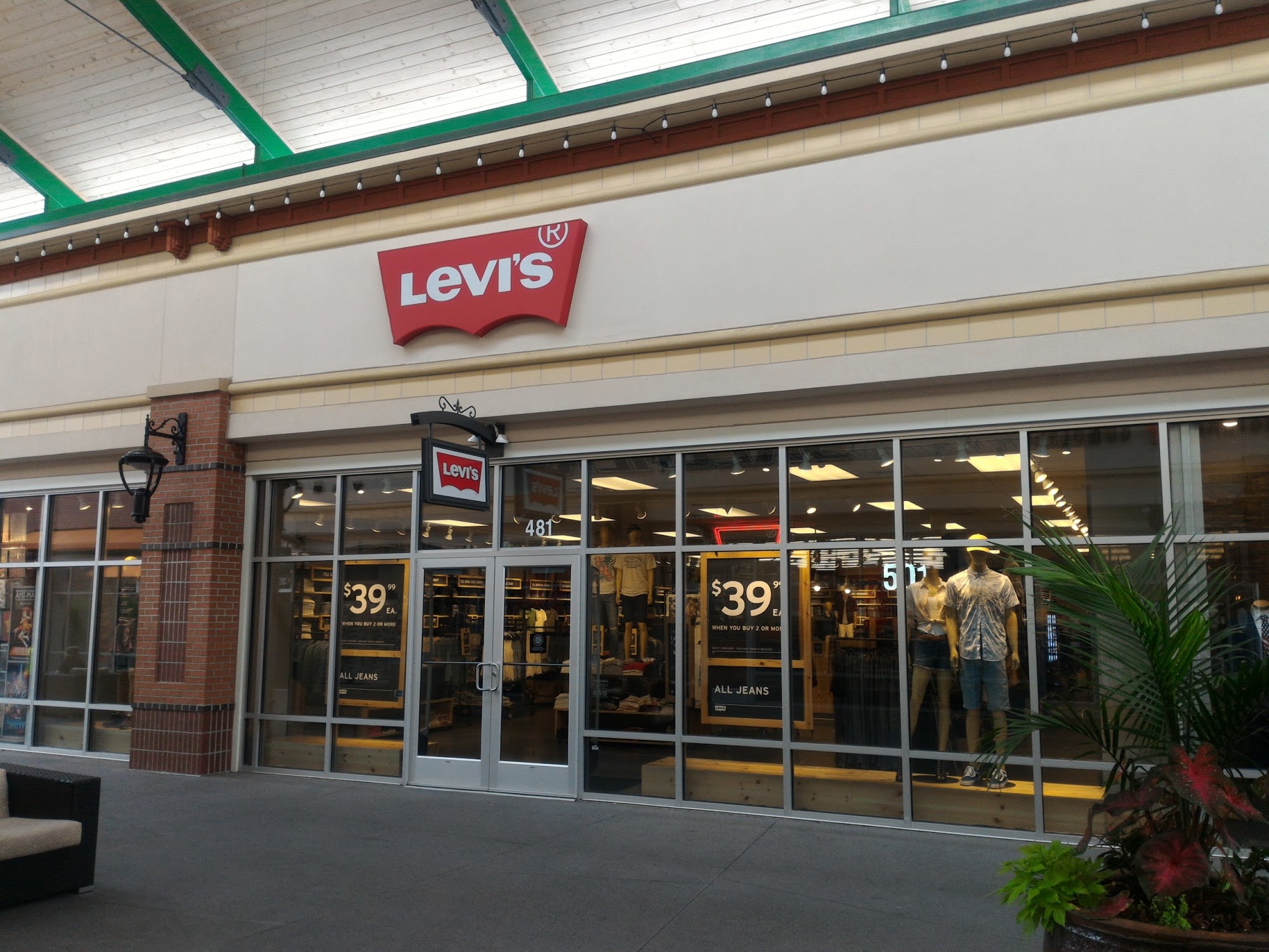 Levi’s Outlet Store