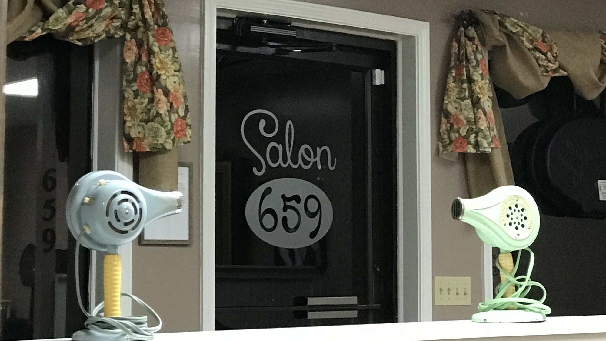 Salon 659