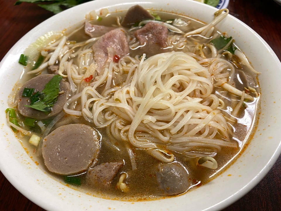 Aloha Vietnamese Foods 2320 S King St, Honolulu