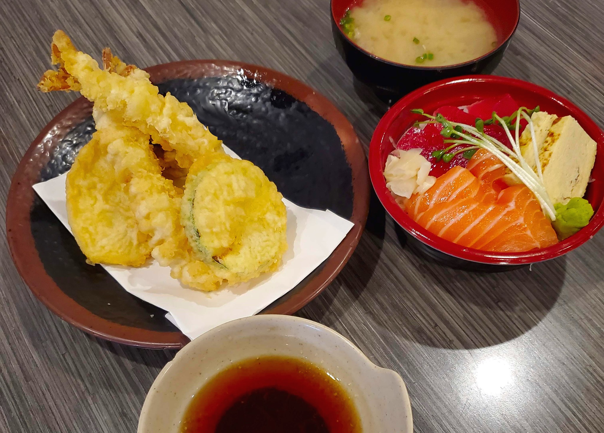 Sushi King 2700 S King St, Honolulu