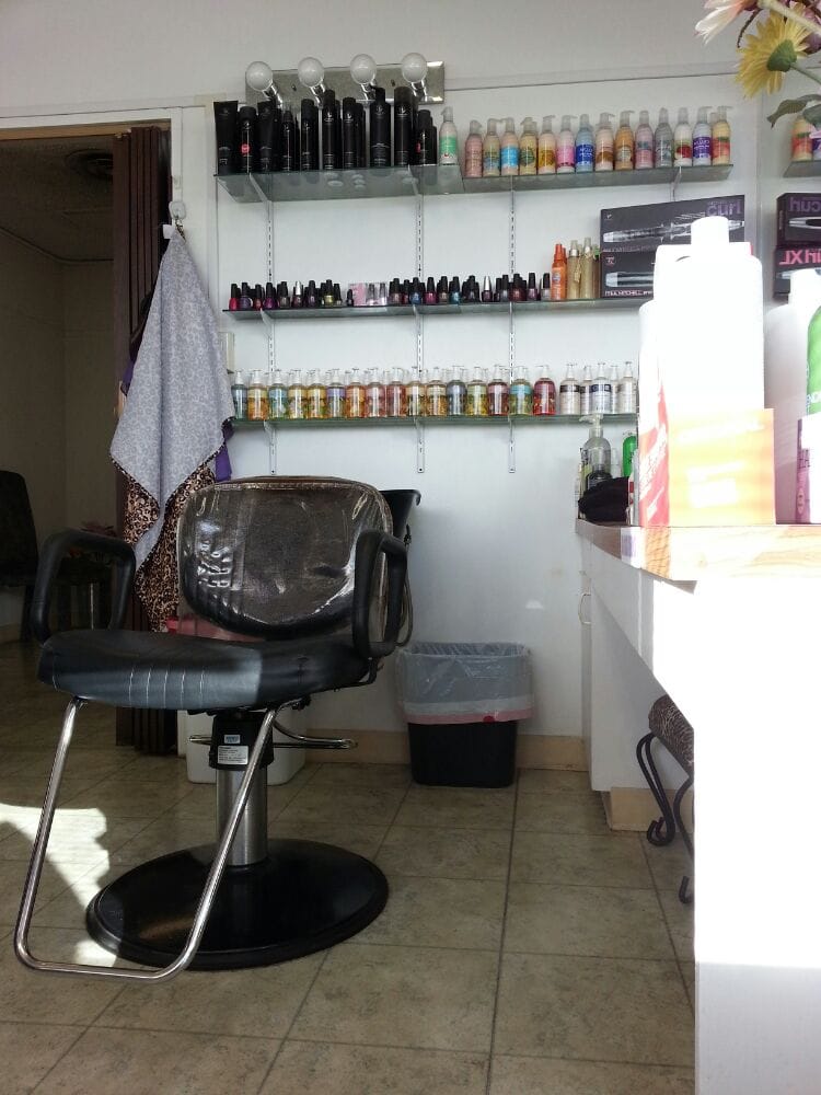 Wendy L Tom Cosmetologist