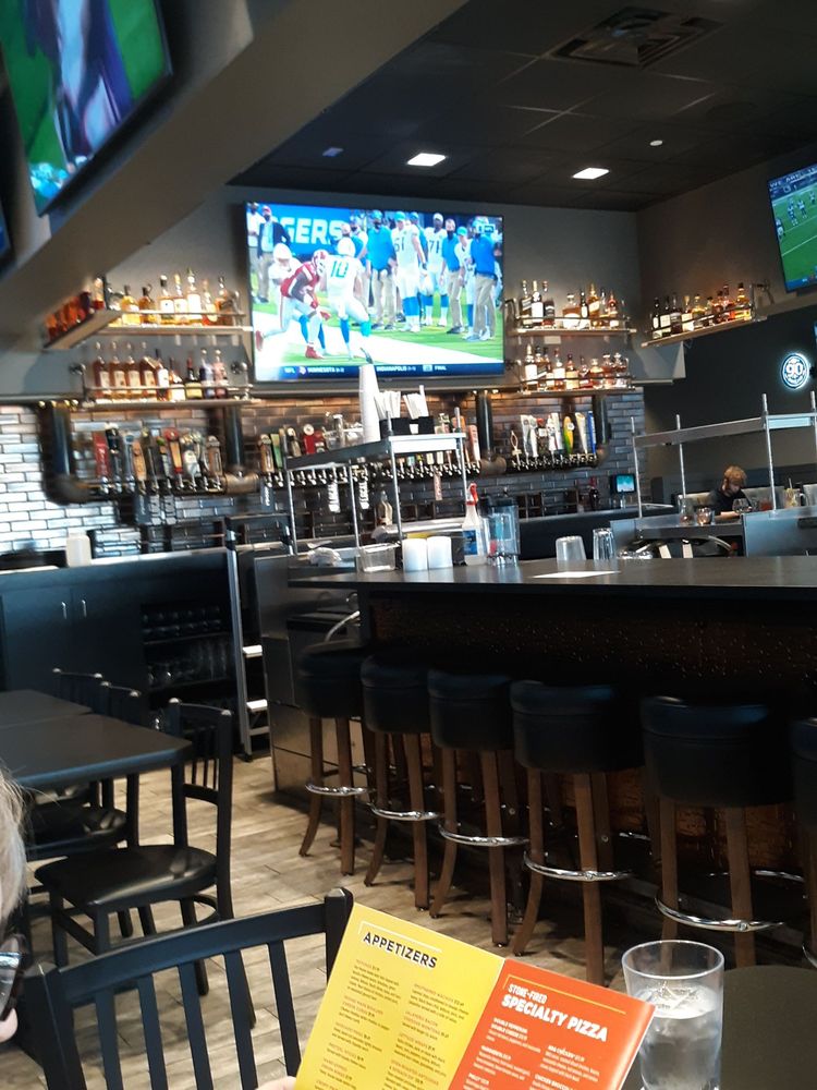 The Boulder Tap House - Cedar Rapids Lindale Mall, 4444 1st Ave NE Suite 602, Cedar Rapids