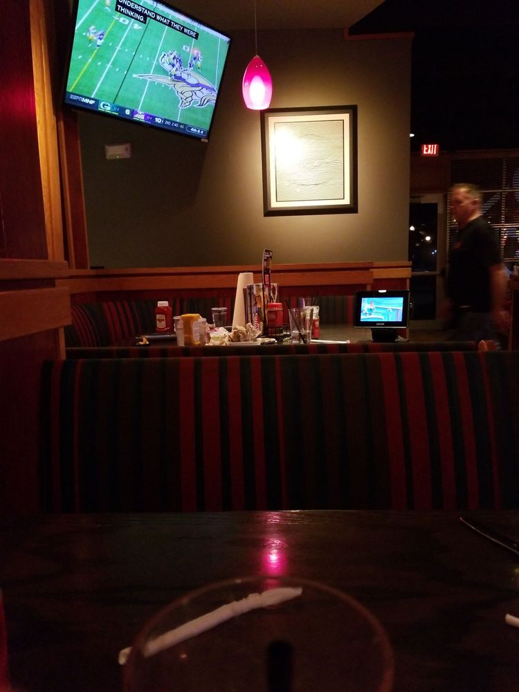 Red Robin Gourmet Burgers and Brews 4625 1st Ave SE, Cedar Rapids