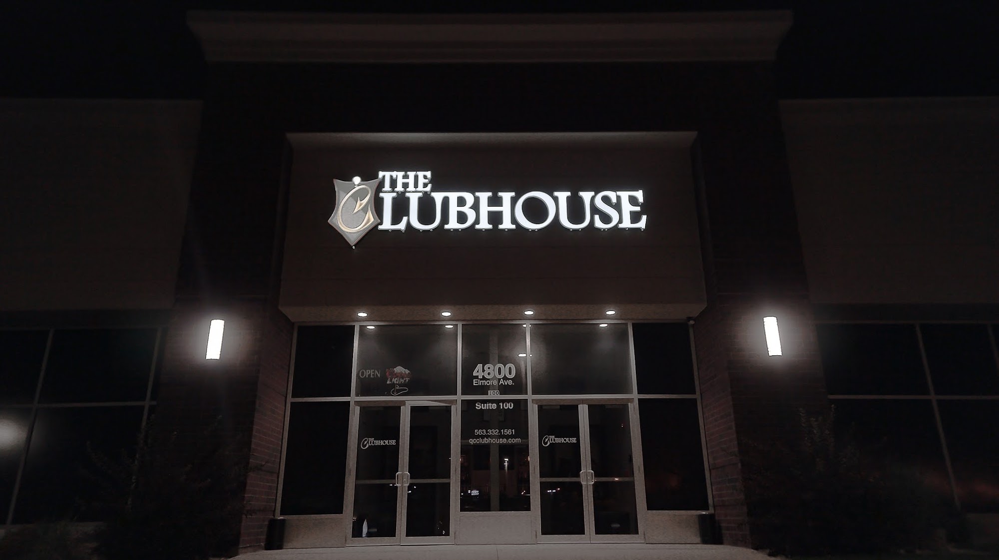 The Clubhouse Indoor Golf & Lounge