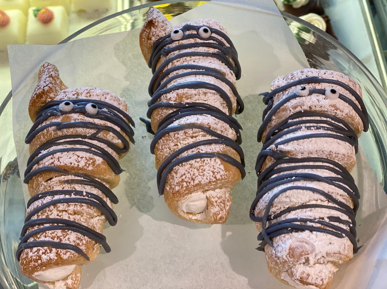Hiland Bakery 3615 6th Ave, Des Moines