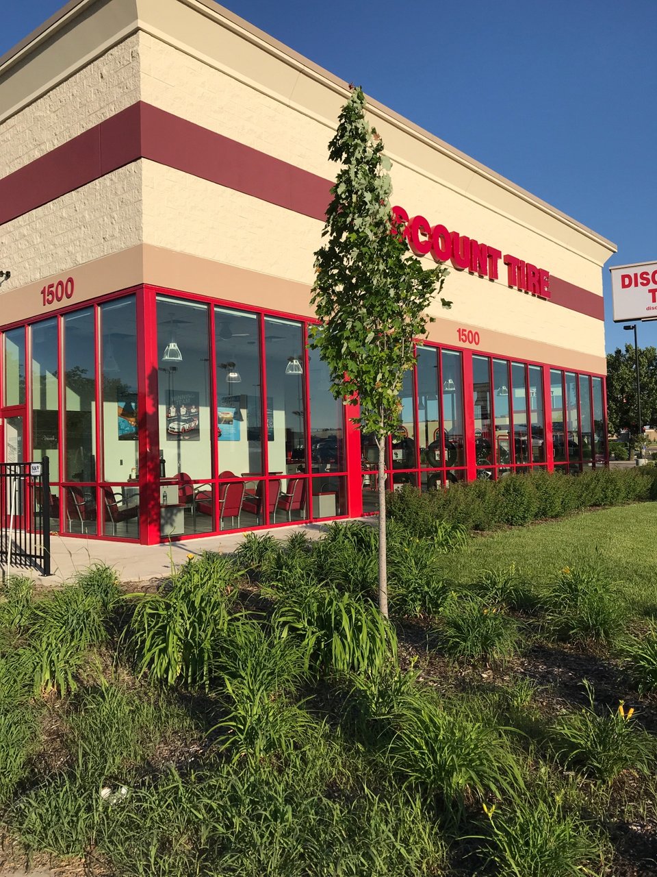 Discount Tire 1500 John F Kennedy Rd, Dubuque