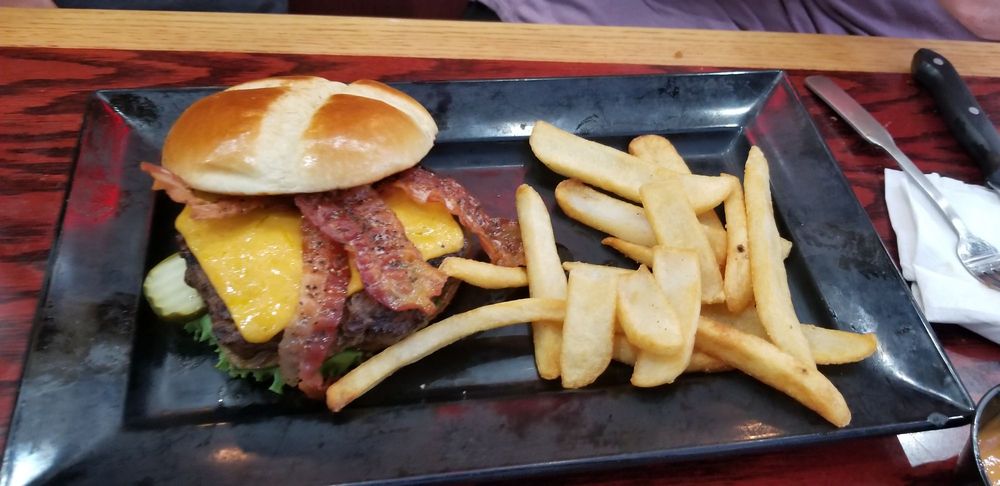 Red Robin Gourmet Burgers and Brews 211 W Parkcenter Blvd, Boise