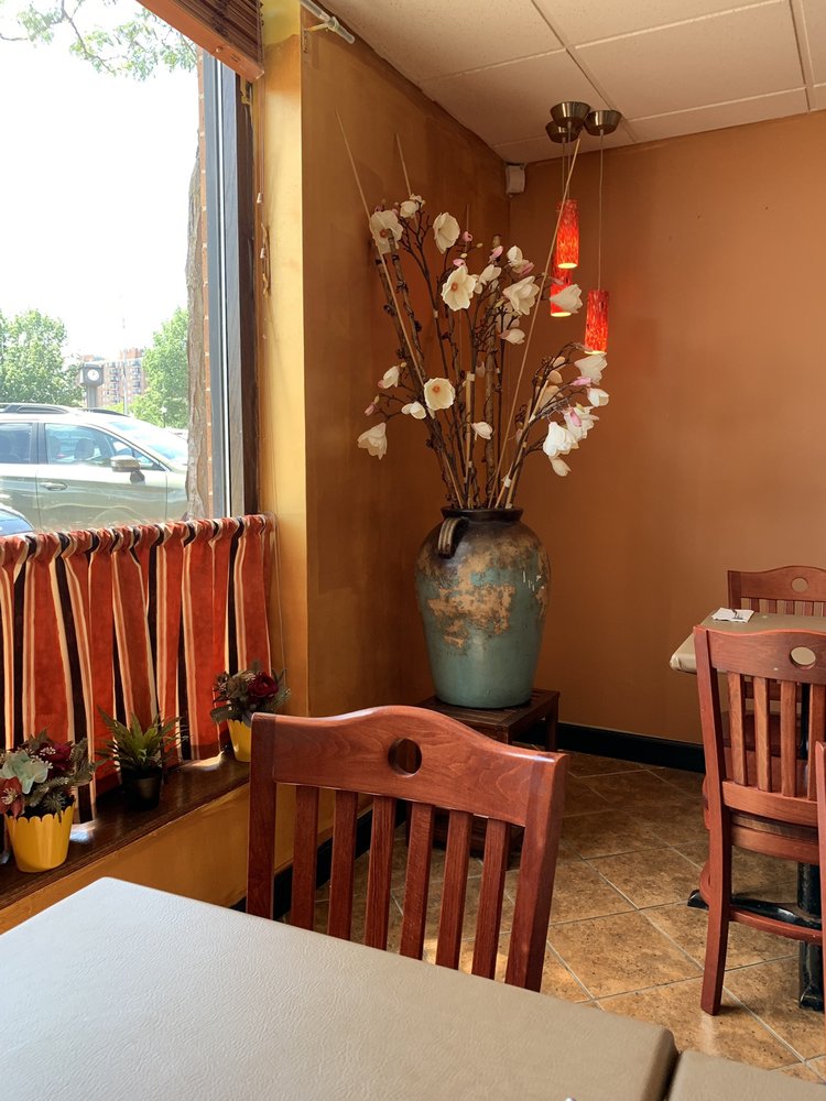 Gumrai Thai 170 N Arlington Heights Rd, Arlington Heights