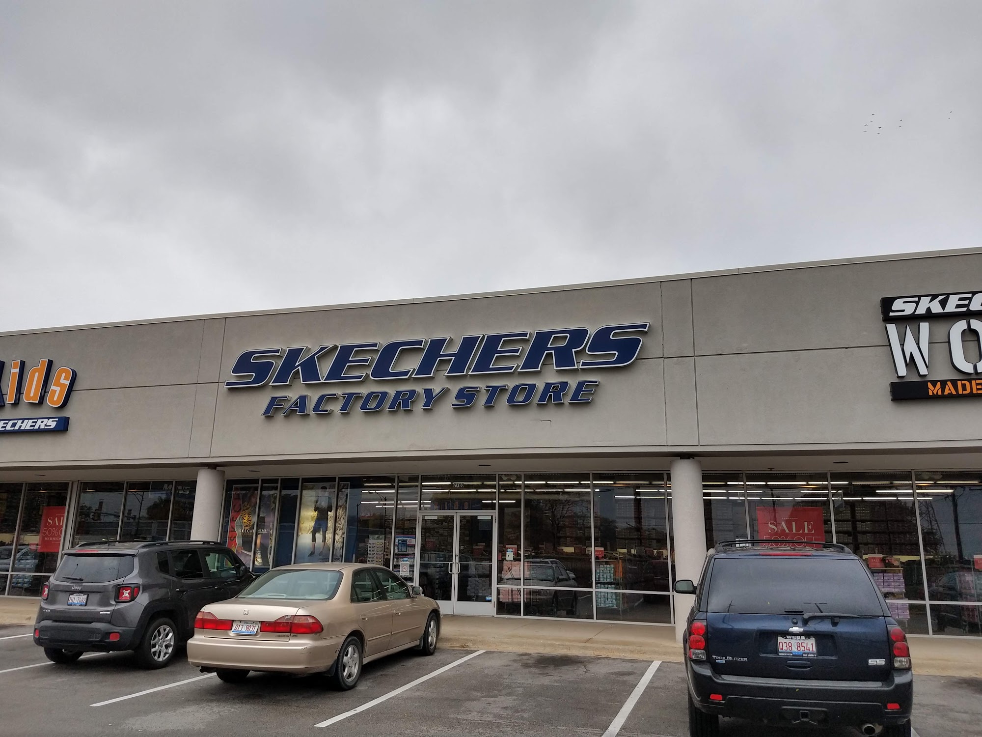 SKECHERS Warehouse Outlet