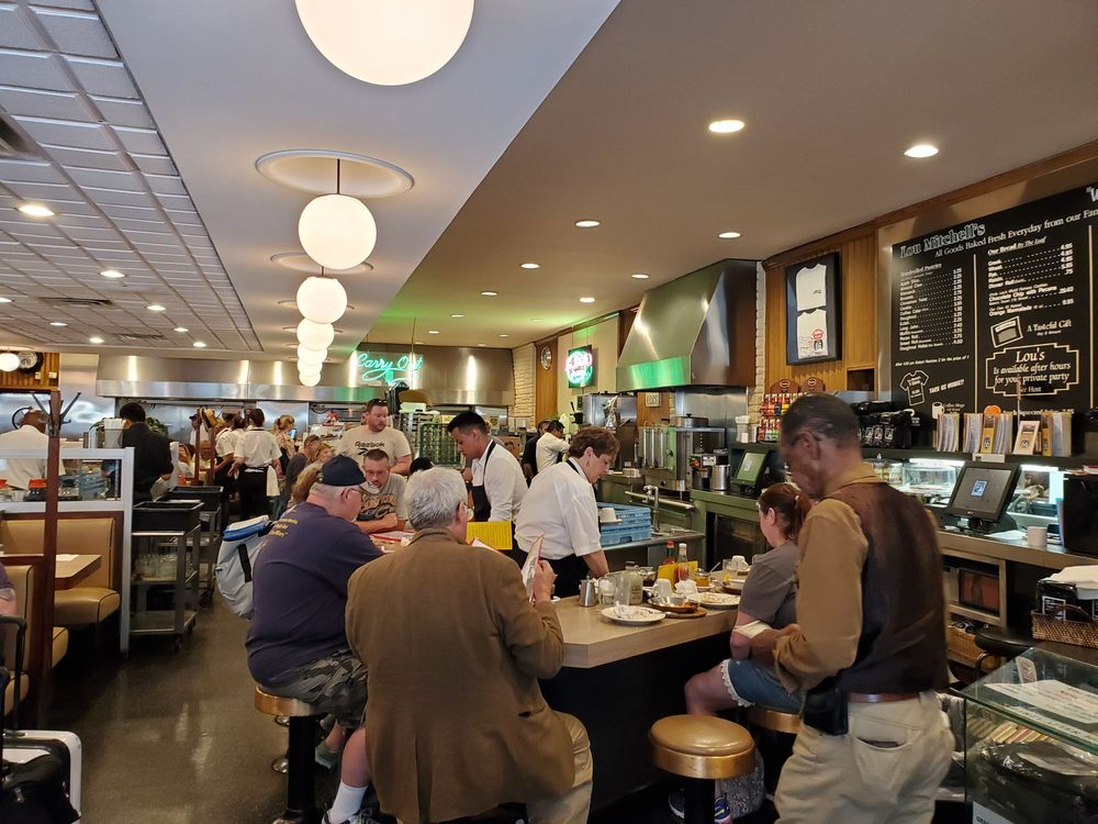 Lou Mitchell's 565 W Jackson Blvd, Chicago