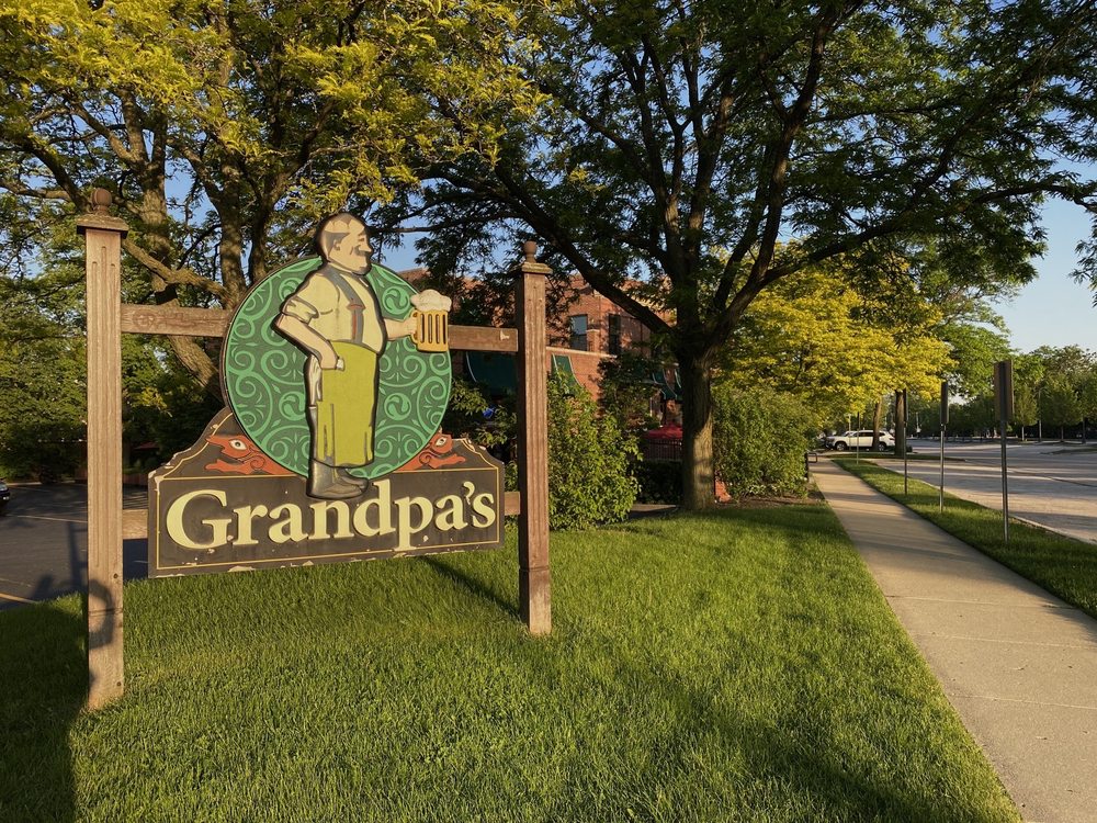 Grandpa's Place 1868 Prairie St, Glenview