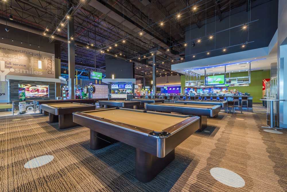 Main Event Hoffman Estates 2575 Pratum Ave, Hoffman Estates