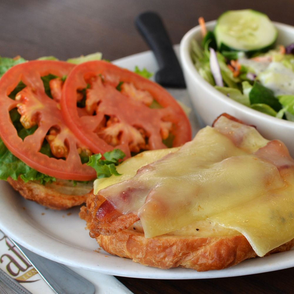 Egg Harbor Cafe 208 S Hale St, Wheaton