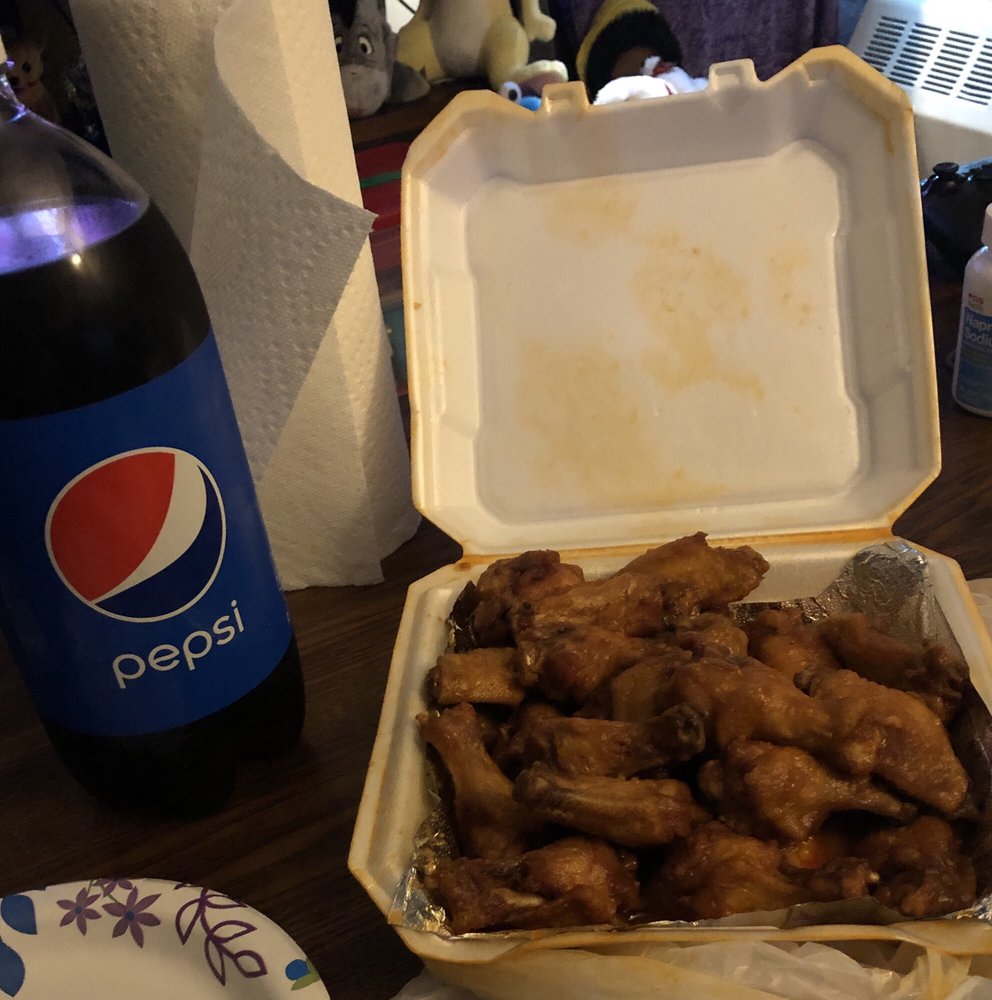 WingsXtreme U 2620 E 10th St, Bloomington