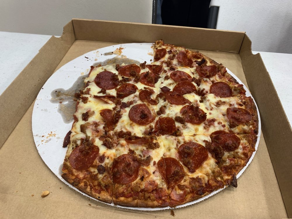 Lyle's Sportszone Pizza & Pub 1404 E Morgan Ave #4718, Evansville