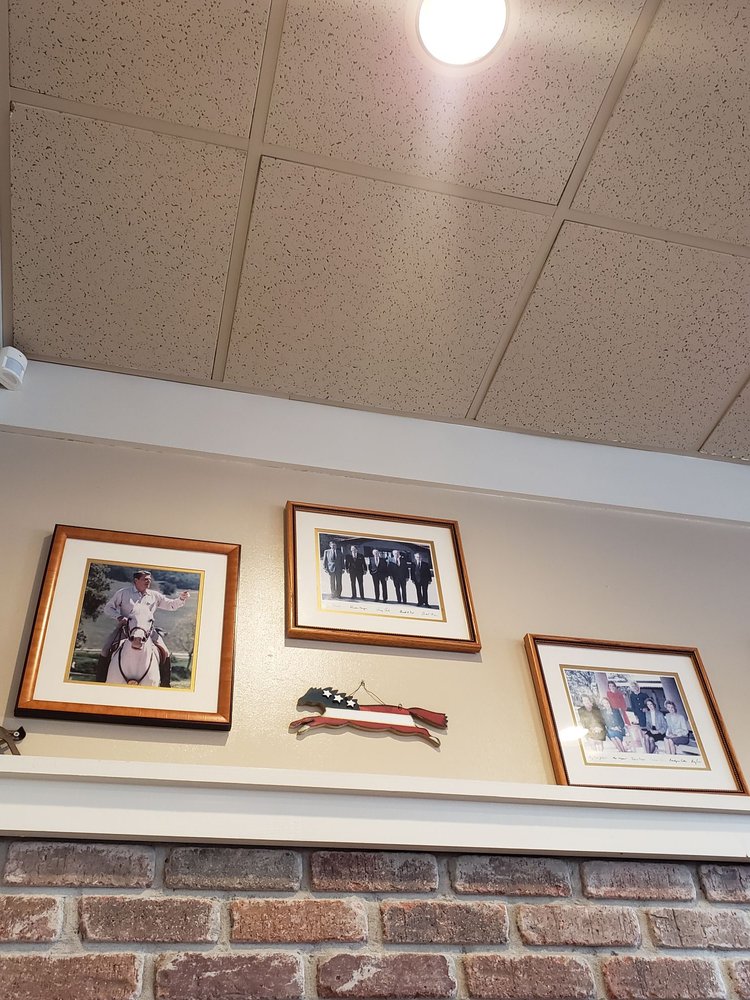 Saras Family Restaurant 5792 Coventry Ln, Fort Wayne