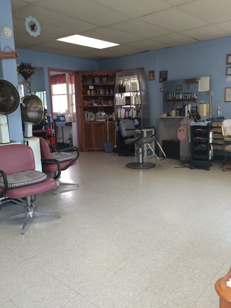 Kristina's Salon 120 S Main St, Whitestown Indiana 46075