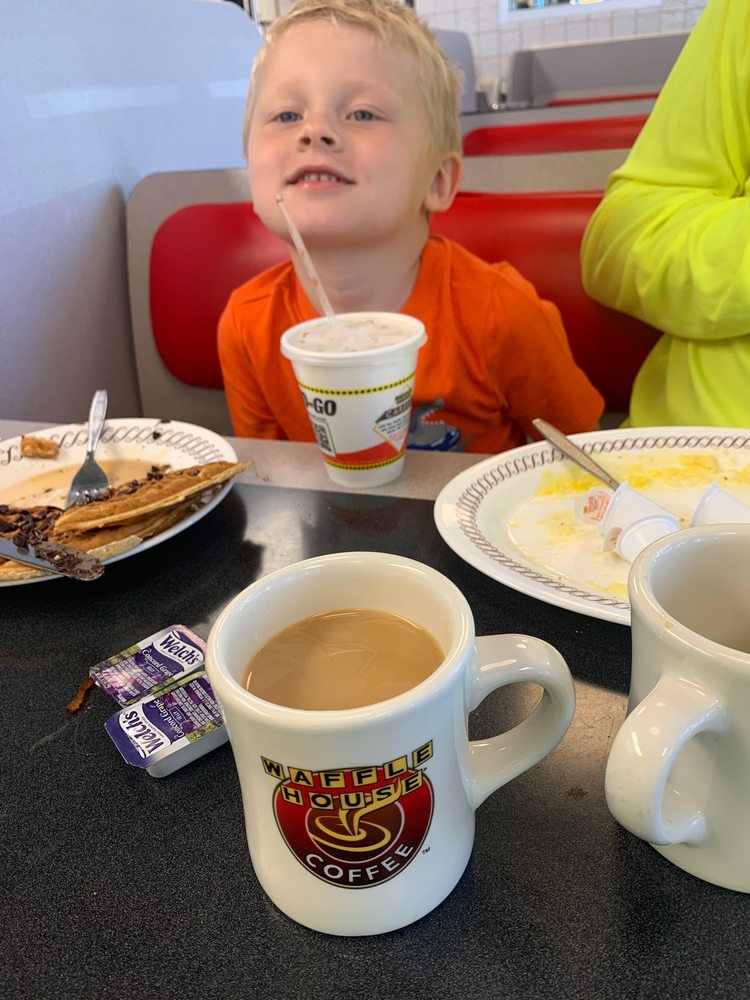 Waffle House 9700 NE Barry Rd, Kansas City