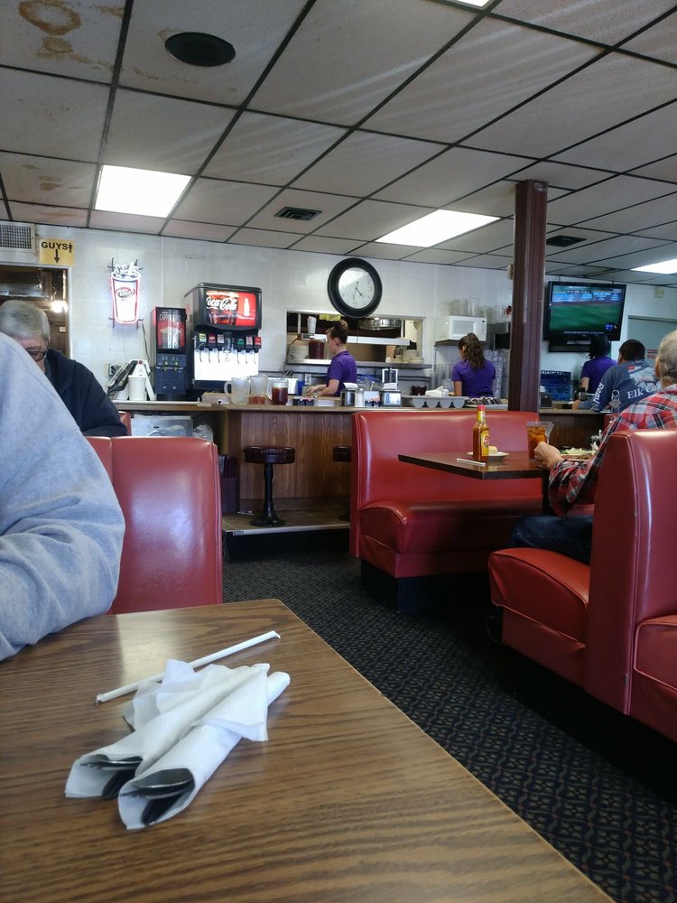 Fat Ernie's Family Dining 2806 S Hydraulic Ave St, Wichita
