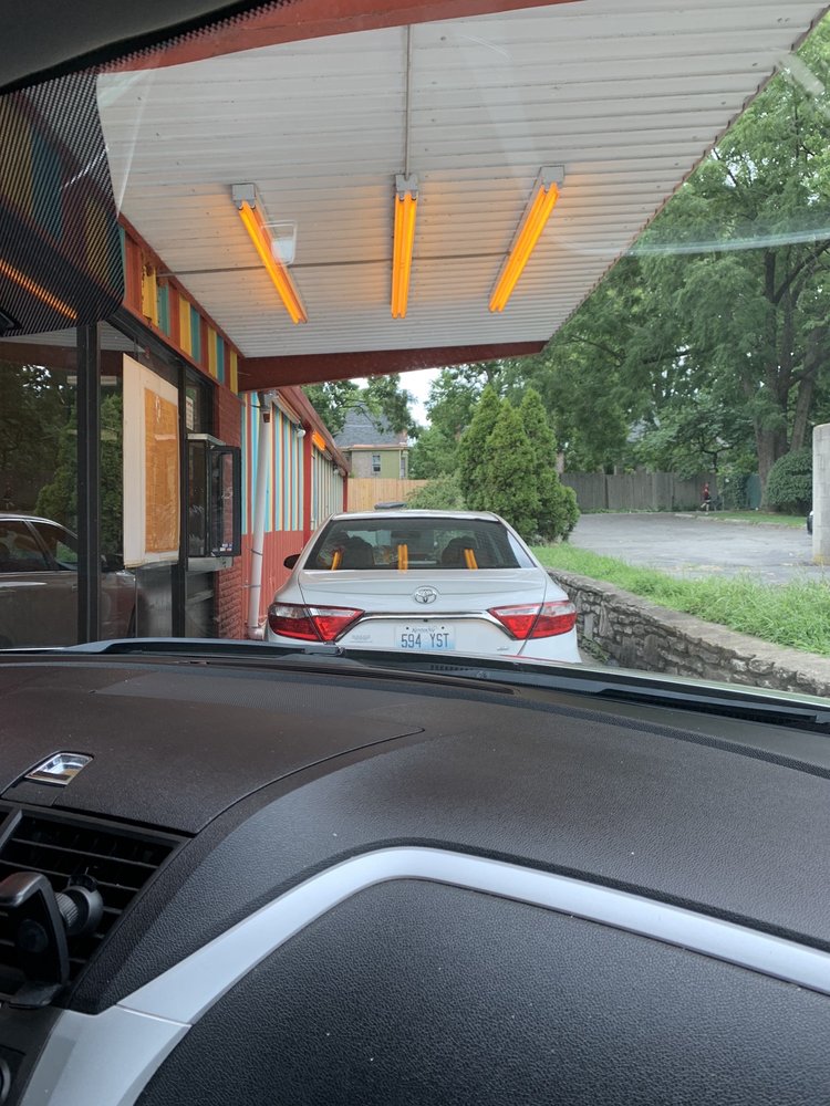 Indi's Fast Food Restaurant 670 N Broadway, Lexington