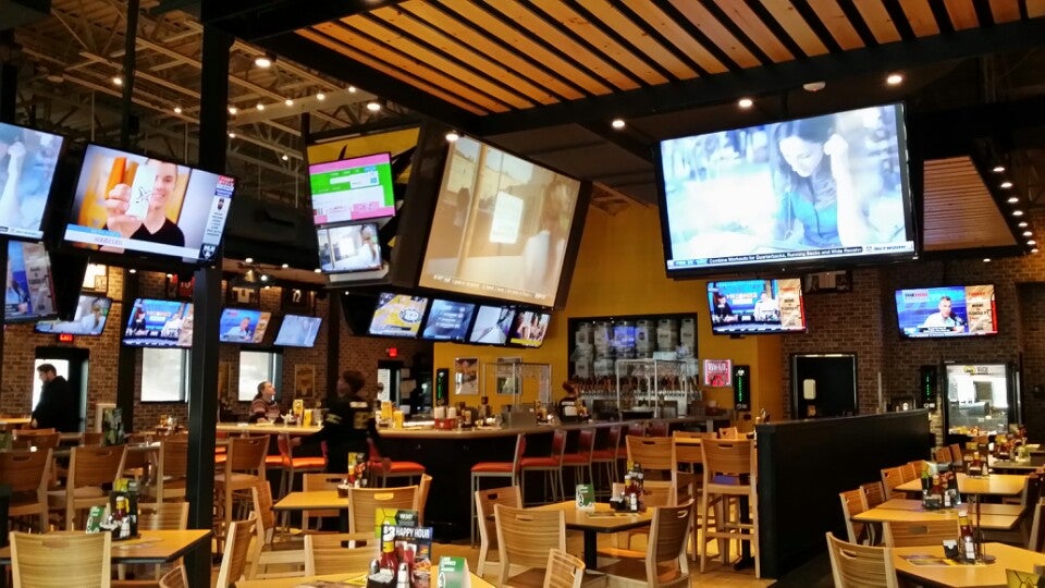 Buffalo Wild Wings 83 Carothers Rd, Newport