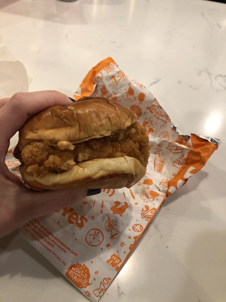 Popeyes Louisiana Kitchen 8901 Airline Dr, Metairie