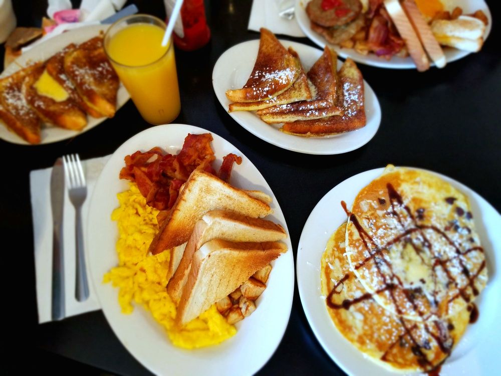 Bobola's Family Restaurant 1420 Lakeview Ave, Dracut
