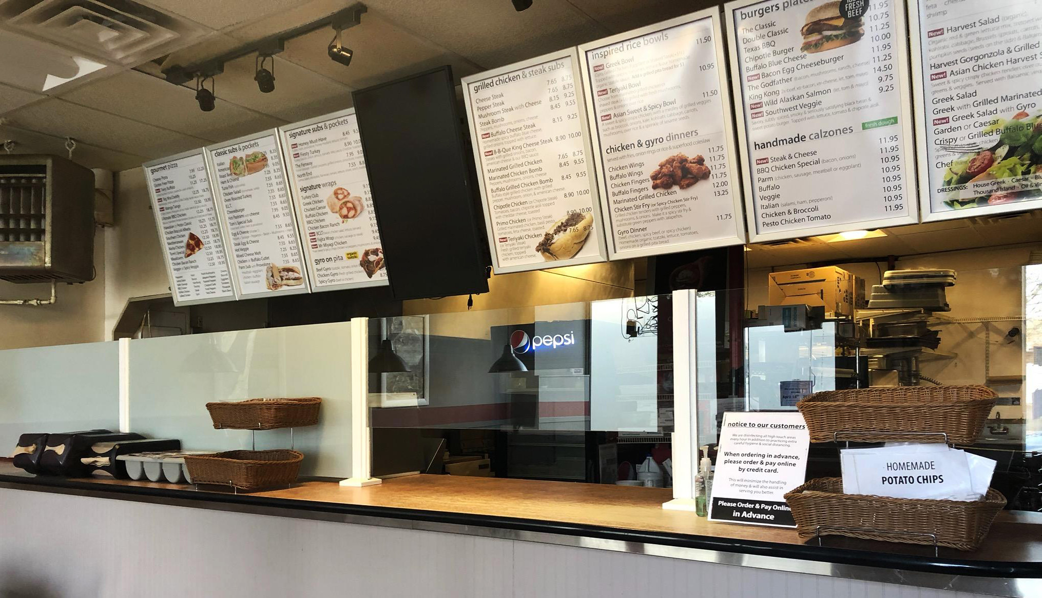 Tom's Pizza & Sandwich Shop 423 Lexington St, Auburndale