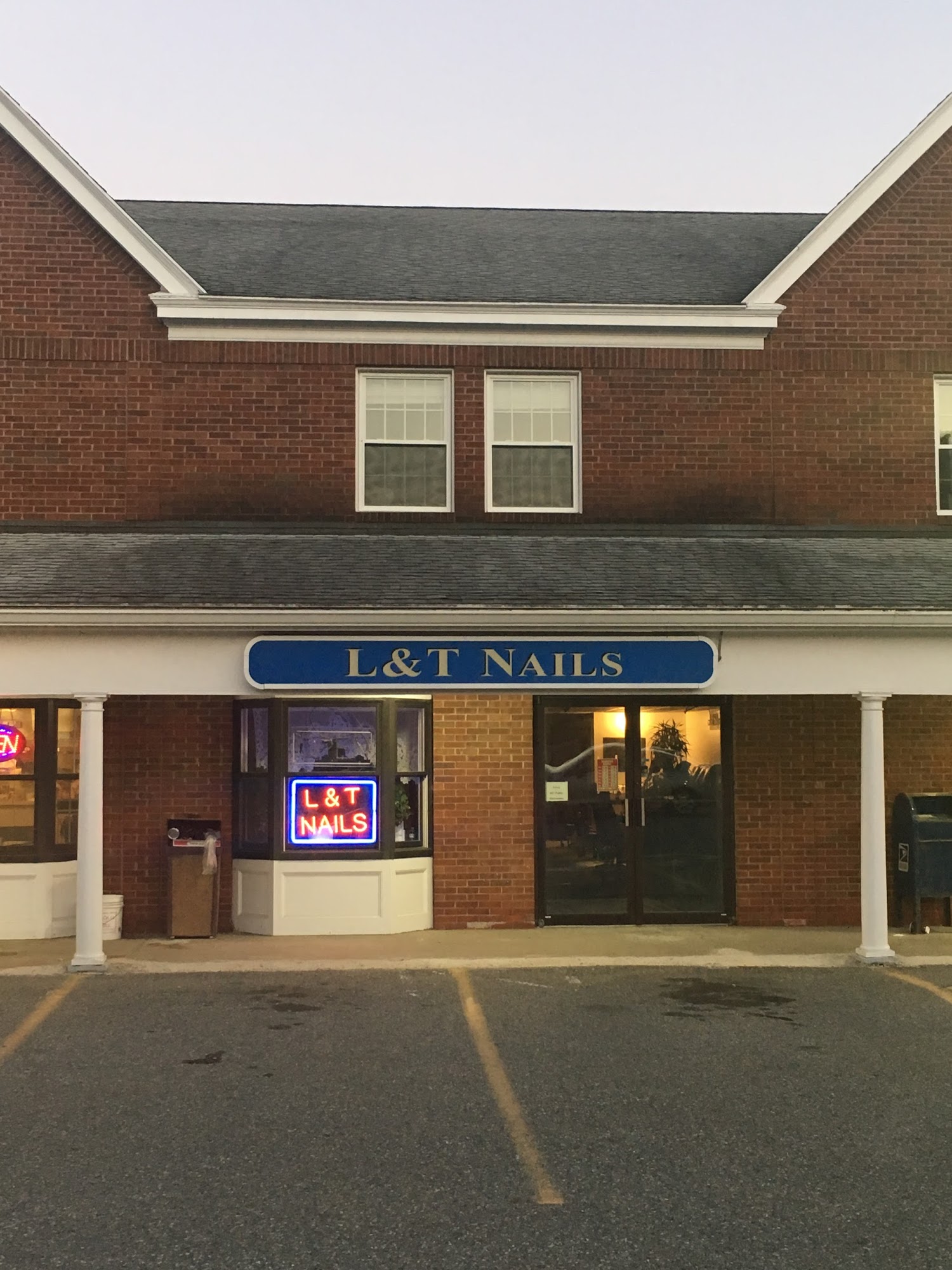 L & T Nails Salon