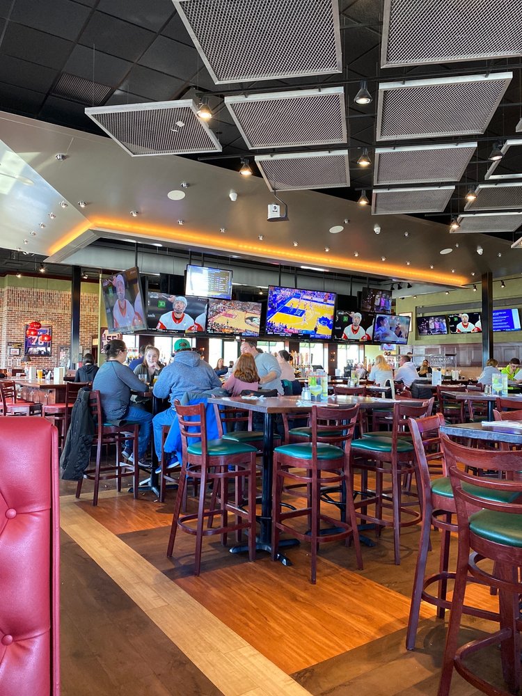 Jake n JOES Sports Grille - Waltham 70 Market Pl Dr, Waltham